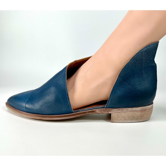 Free People Royale Flat Leather Cut Out Shoe in Indigo - Picture 9 of 16